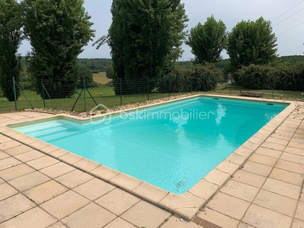 Propriété de 2 belles maisons de style Périgourdin avec piscine – 10 pièces – 6 chambres – 240 m²