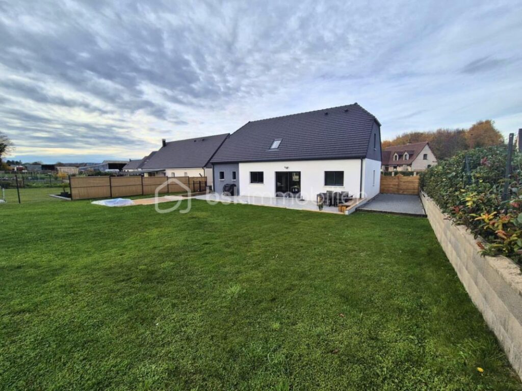 Exclusivité Maison contemporaine de 2018 – 154 m² – DPE A – Plain pied et Suite parentale – Terrain 1 139 m² – Garage – 6 pièces – 5 chambres – 154 m²