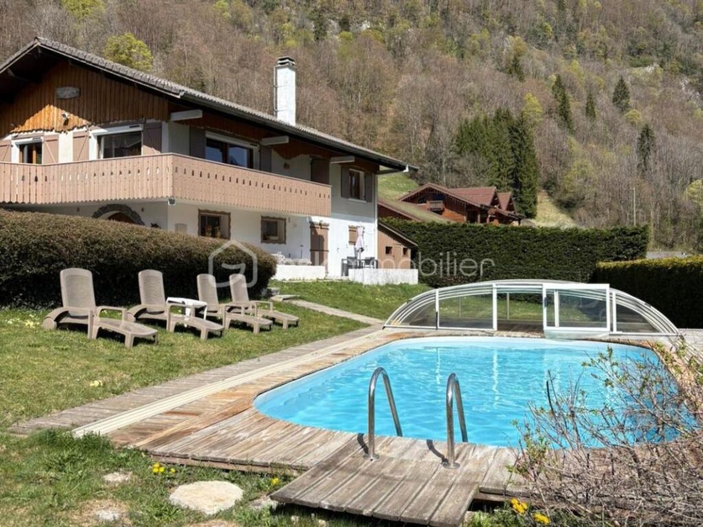 Invitation à l&rsquo;art de vivre au sein d&rsquo;un domaine entre ciel et montagnes ! – 7 pièces – 5 chambres – 134 m²