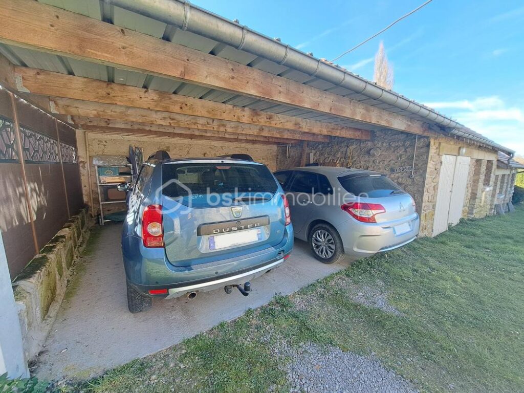 PROPRIETE DE CARACTETRE AVEC DEPENDANCE SUR ENVIRON 3750 M² DE TERRAIN DANS UN ENVIRONNEMENT CALME – 10 pièces – 7 chambres – 222 m²