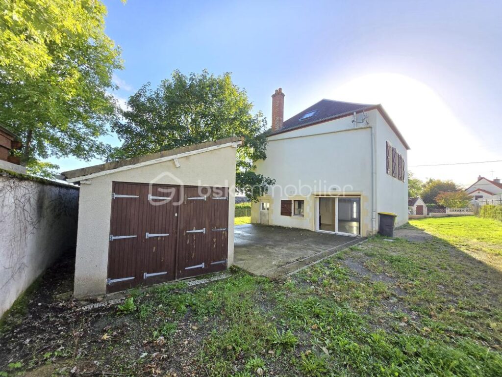 Magnifique Maison de village de 133m² à Saint Léger des Vignes – 6 pièces – 5 chambres – 133 m²