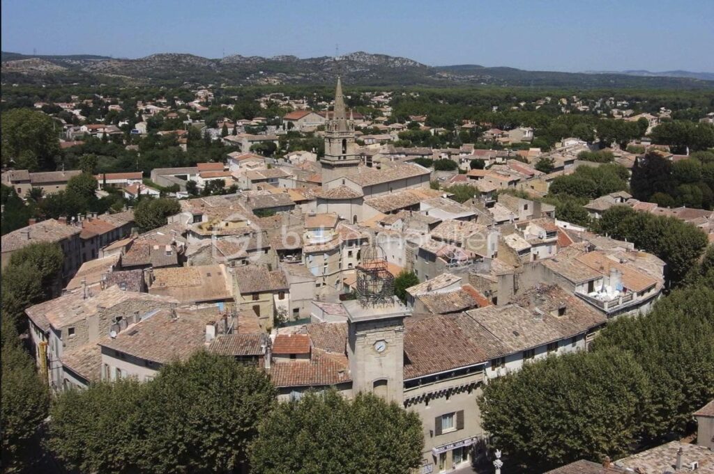 Propriété d&rsquo;Exception – Quartier Résidentiel de PÉLISSANNE (DEPT13) – Villa Type 8 – 170 m2 – Terrain Arboré,Sécurisé – 1500M2 – Piscine- – 3 Garages – 8 pièces – 6 chambres – 170 m²
