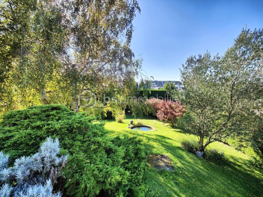 Plein centre, maison familiale av 5 ch sous-sol et jardin clos arboré ! – 8 pièces – 4 chambres – 180 m²