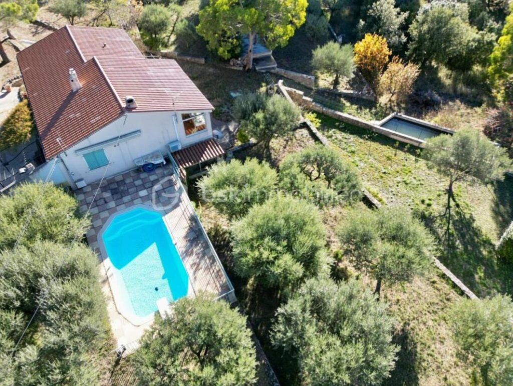 Maison de plain-pied -154 m² – 6 pièces – 4 chambres – 154 m²