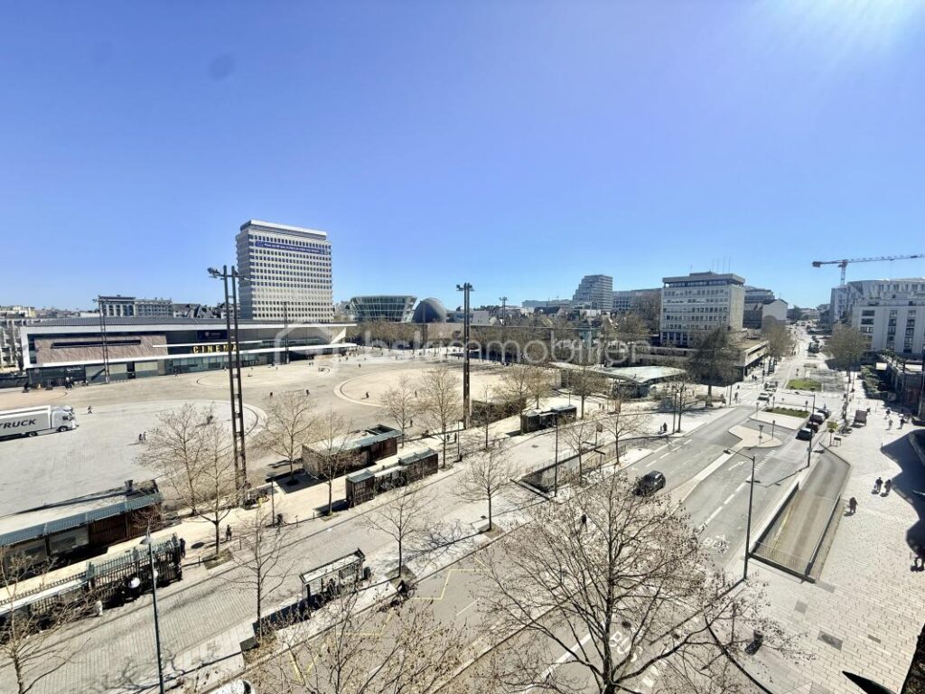 🏙️ Appartement 5 pièces – 86 m² – Centre-ville de Rennes VUE A 180° Au 6ᵉ étage avec ascenseur – 4 pièces – 2 chambres – 86 m²