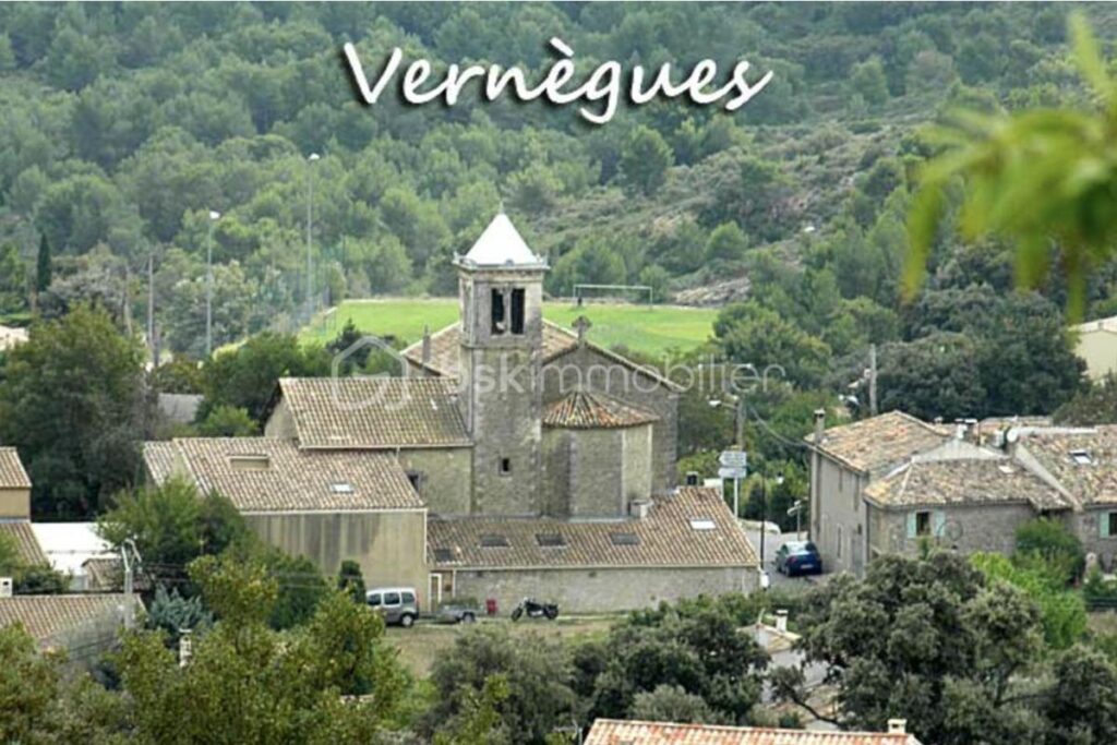 À VENDRE – VILLA D’ARCHITECTE 130 M2 TYPE 5 – EXCLUSIVITÉ À VERNÈGUES (13116) – 5 pièces – 4 chambres – 130 m²