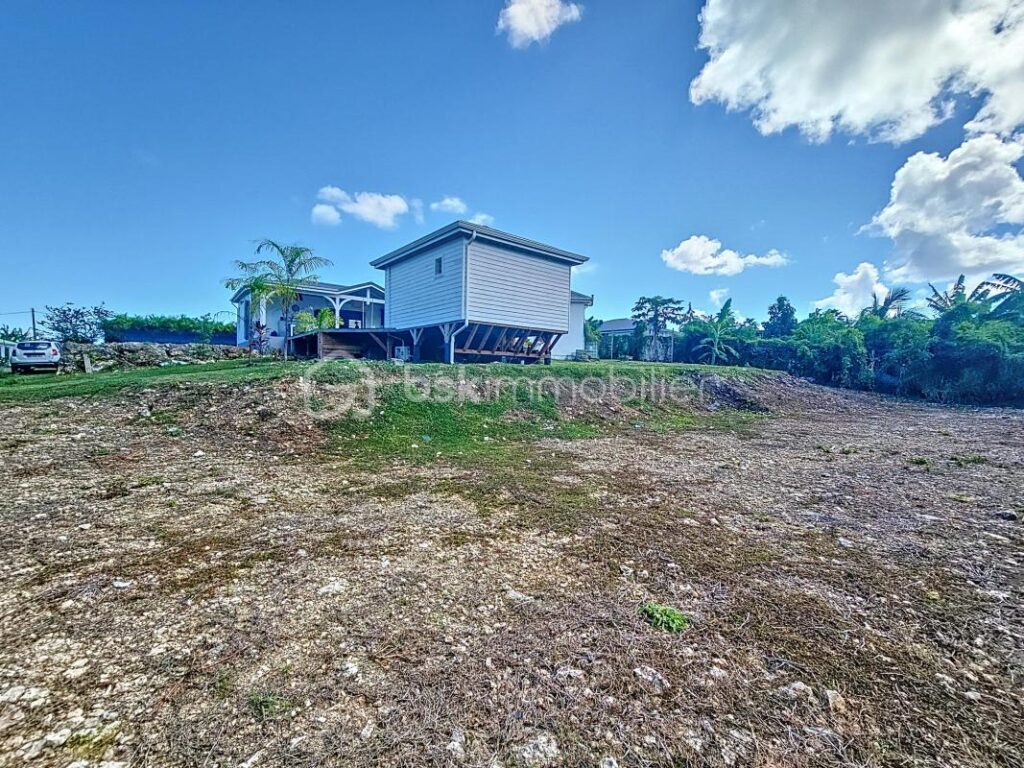 Maison contemporaine avec piscine et résiduel de construction – 4 pièces – 3 chambres – 119 m²