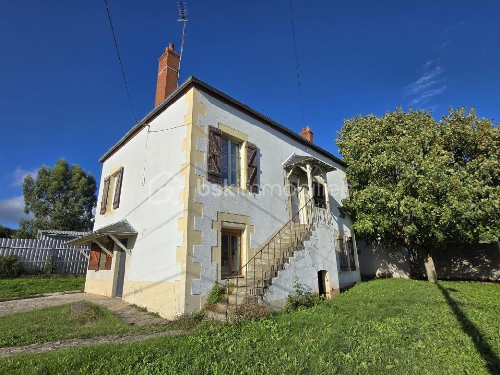 Magnifique Maison de village de 133m² à Saint Léger des Vignes – 6 pièces – 5 chambres – 133 m²