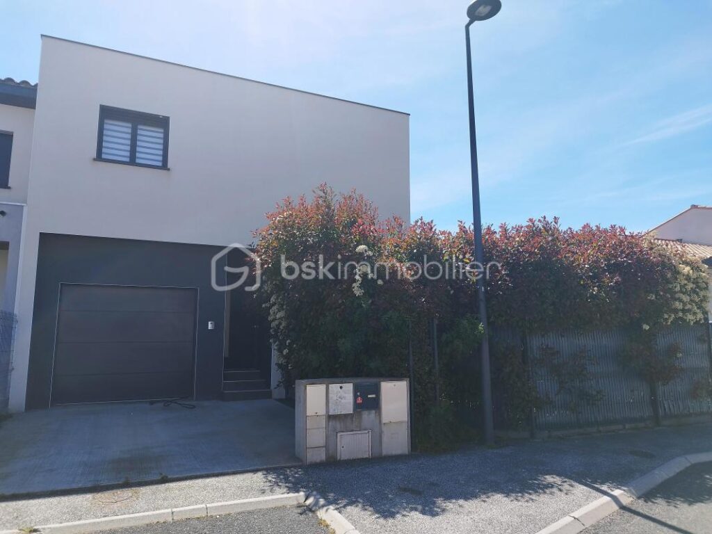VILLA 3 FACES – 4 CHAMBRES – PISCINE – TOULOUGES – 5 pièces – 4 chambres – 119 m²