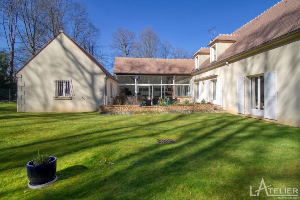Maison familiale en lisière de forêt – 200m² de calme absolu – 7 pièces – 4 chambres – 211 m²