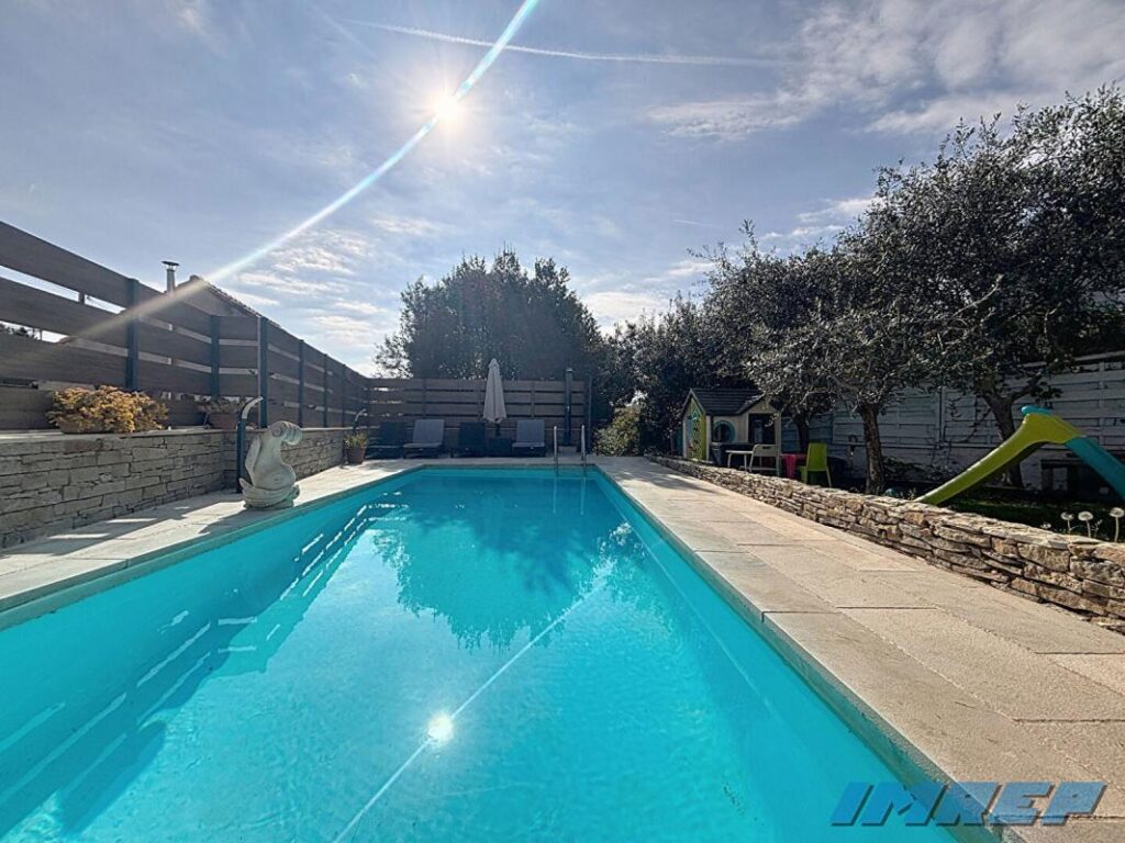 13013 Plan de Cuques Maison avec jardin piscine garage – 5 pièces – 4 chambres – 130 m²