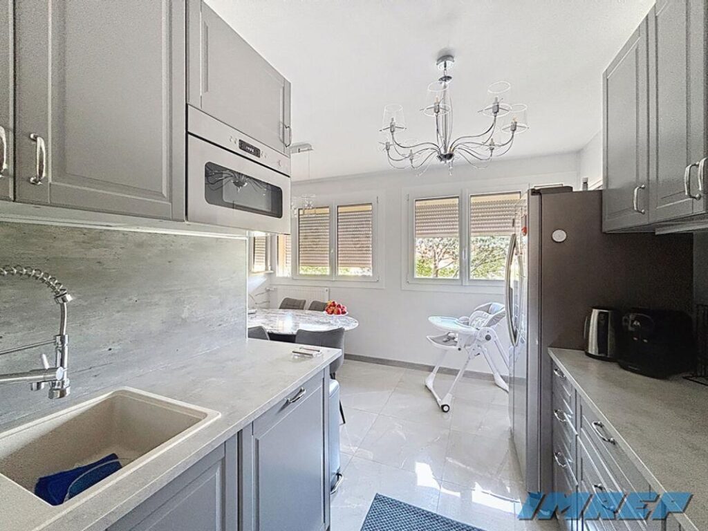 Grand T3 – 75 m2 PARFAIT ETAT St-Tronc – 13010 MARSEILLE – 3 pièces – 2 chambres – 75 m²