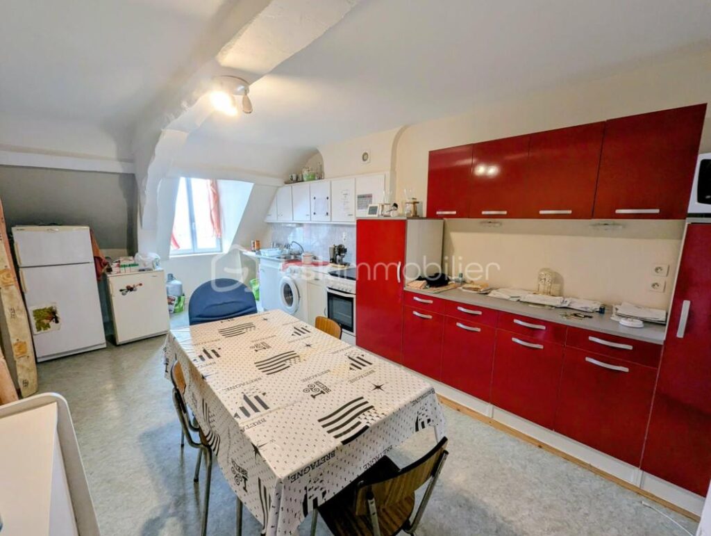 Appartement à vendre – Cœur de ville de FOUGERES avec vue sur le beffroi – 4 pièces – 2 chambres – 63 m²