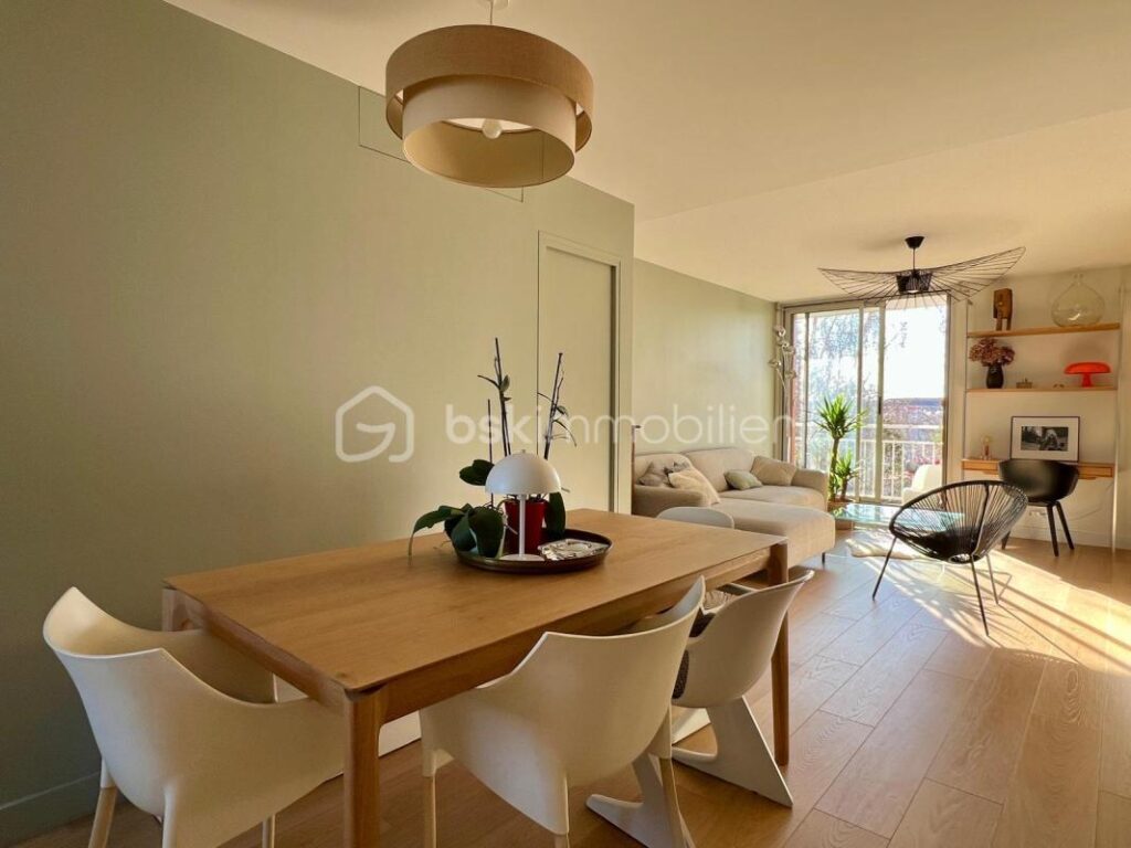 Appartement 4 pièces rénové – Terrasse plein Sud – Rueil-Malmaison (Mont-Valérien) – 4 pièces – 3 chambres – 77 m²