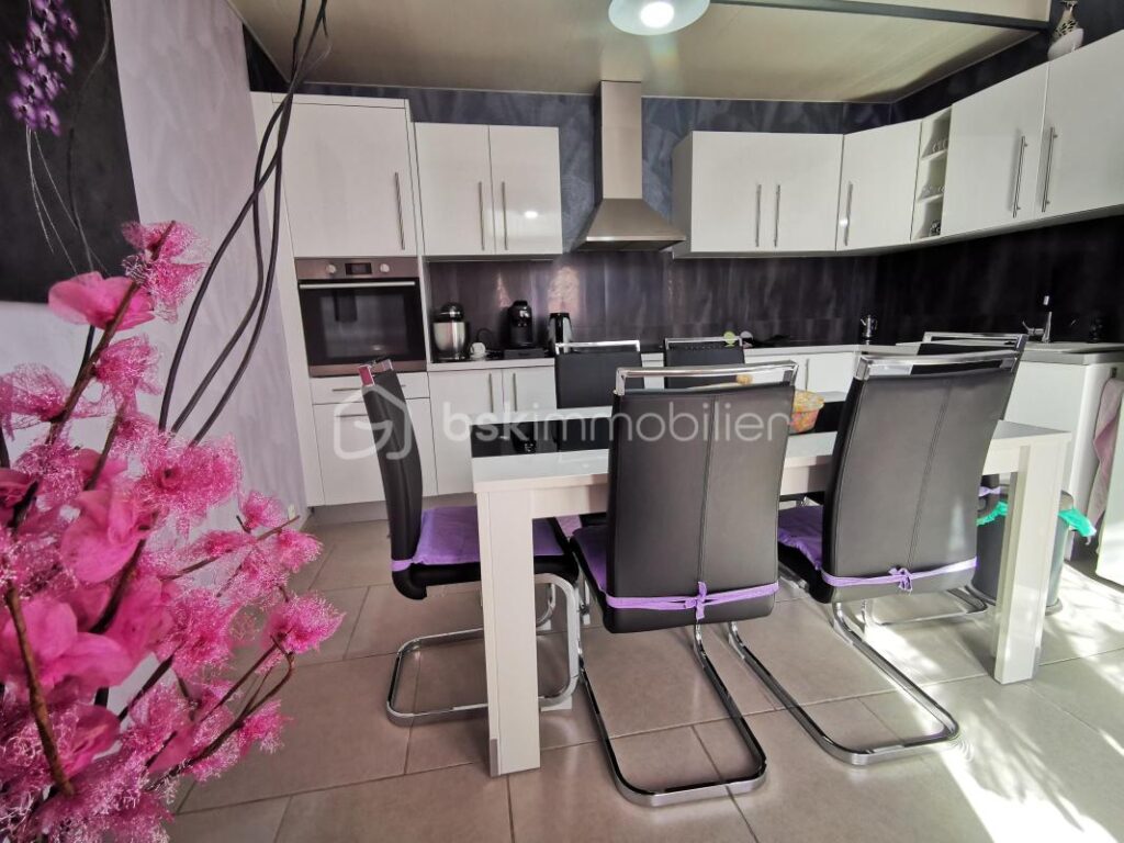 LIVET ET GAVET 38220- Charmante maison familiale de 109m² 3 chambres, bureau, jardin à la vue dégagée – 6 pièces – 3 chambres – 109 m²