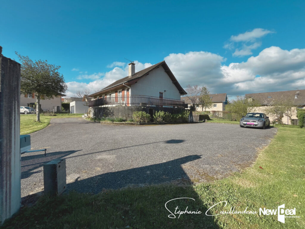 Grande maison à rénover sur grand terrain plat sur les hauteurs d’Aix les Bains – 7 pièces – 5 chambres – 177 m²