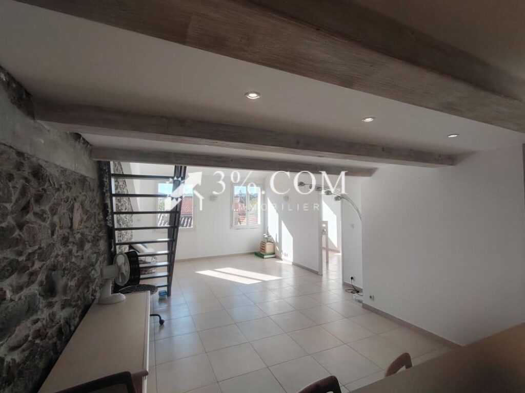 Duplex en plein centre-ville – 4 pièces – 3 chambres – 60 m²