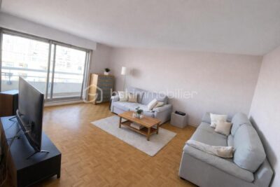 🔥 RARE – 2 PIÈCES 50 m² – SÉJOUR 20 m² – BALCON – VUE SACRÉ-CŒUR – SANS VIS-À-VIS – PARKING + GRANDE CAVE 🔥 – 2 pièces – 1 chambre – 50 m²