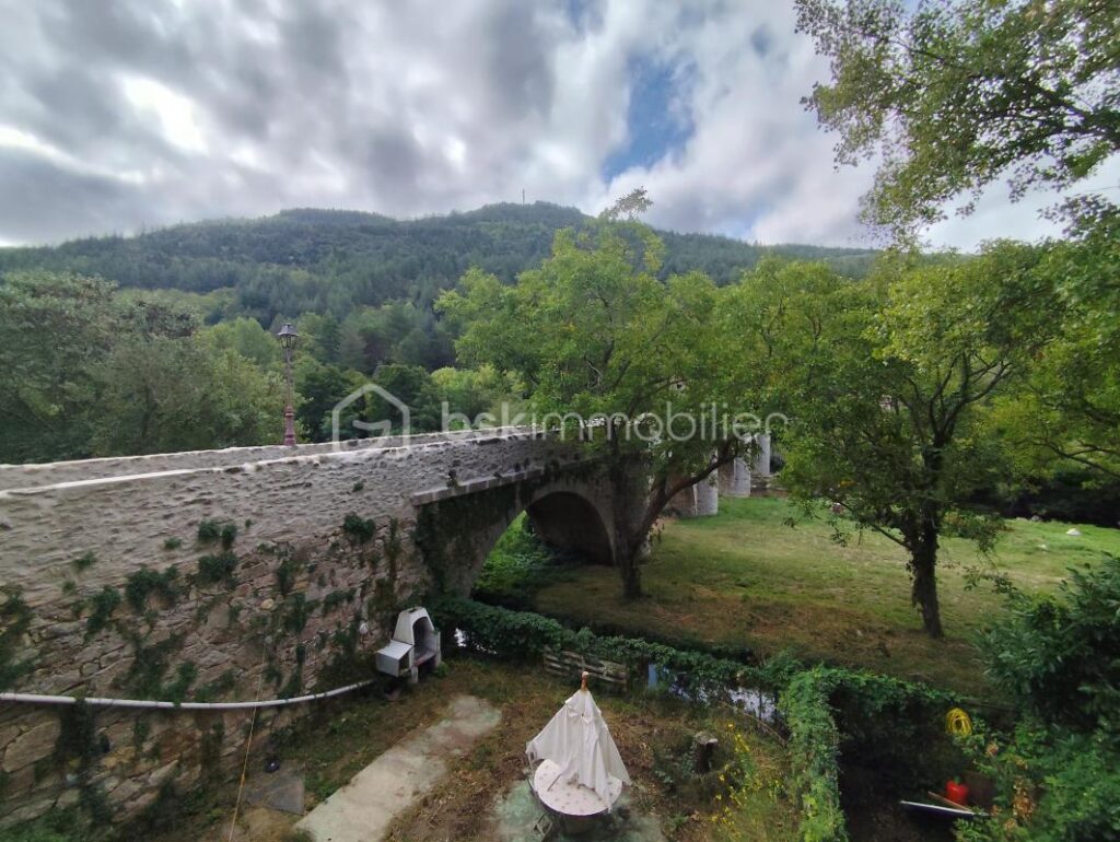 🏡 Maison de village 120 m² – Atypique & pleine de charme – Jardin intimiste 🌿 – 6 pièces – 3 chambres – 120 m²