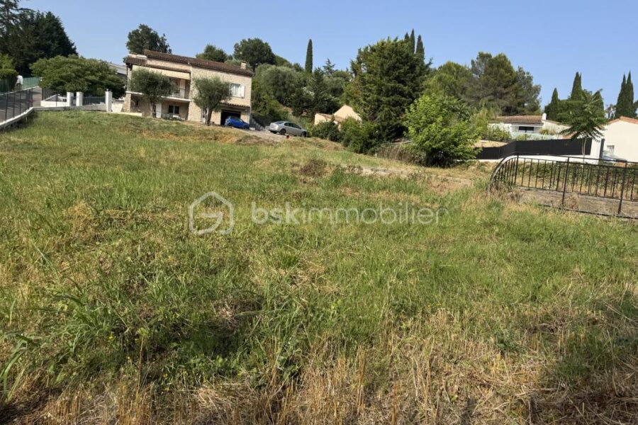 Terrain à vendre à Auribeau sur siagne