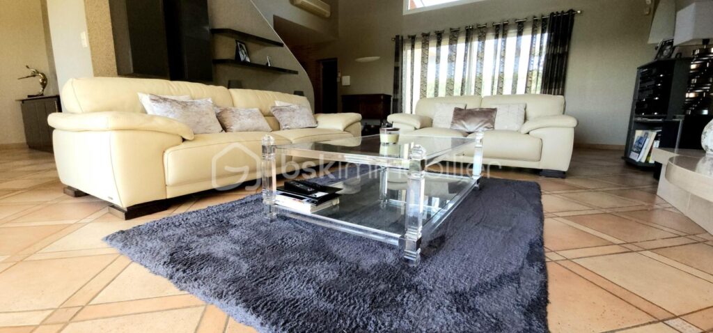 Villa d&rsquo;architecte – 7 pièces – 4 chambres – 181 m²