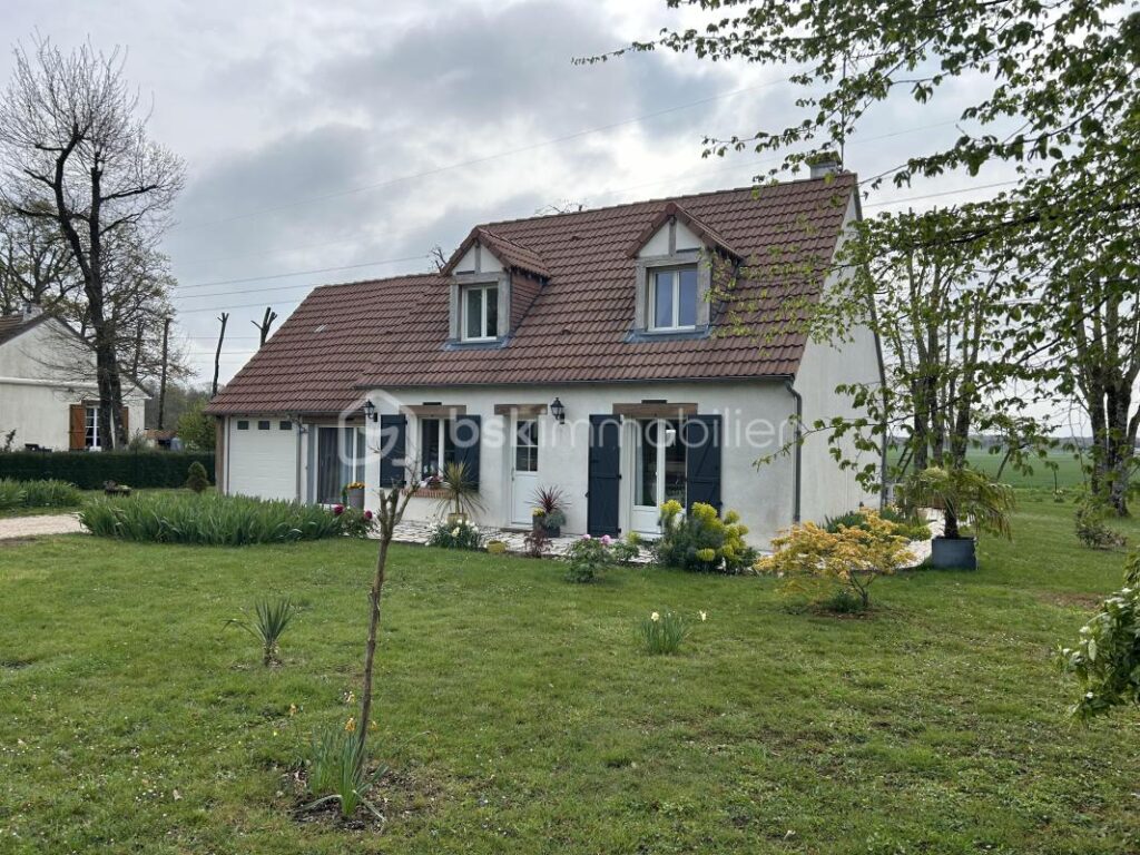 Maison spacieuse et lumineuse de 145m² avec terrasse agréable – 7 pièces – 3 chambres – 145 m²