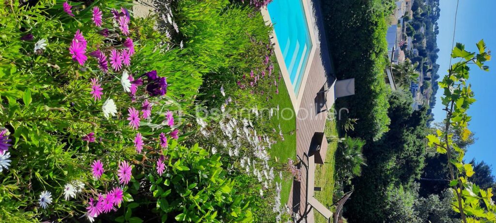 Vue dégagée et piscine- 4 Chambres – Parking Facile – 6 pièces – 4 chambres – 112 m²