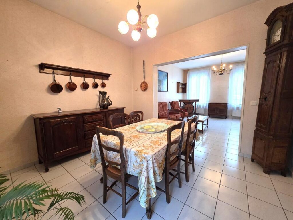 Maison mitoyenne 125m² avec véranda et jardin clos – 6 pièces – 2 chambres – 125 m²