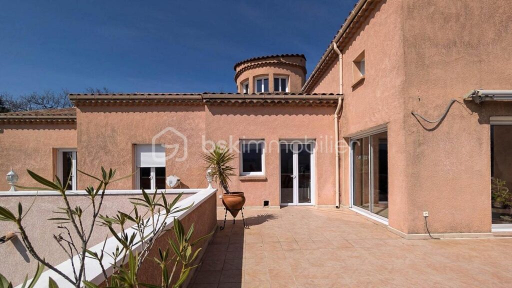 Vue panoramique 180° – Position dominante – À 15 min de Montélimar – 6 pièces – 4 chambres – 194 m²