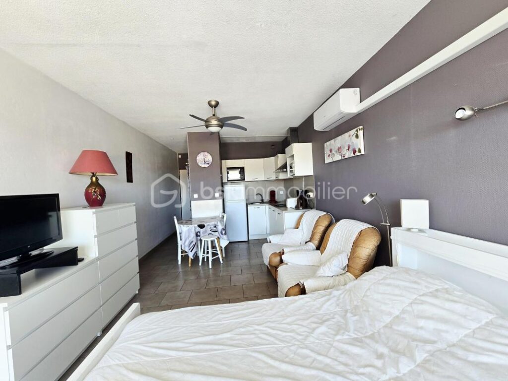 EN EXCLUSIVITE – VUE ETANG – ASCENSEUR – 1 pièce – NR chambres – 25 m²