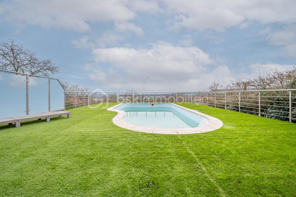 🏡 Maison 166 m² avec piscine et vue dégagée – Fèves – 8 pièces – 4 chambres – 166 m²