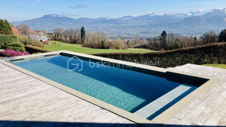 Propriété d’architecte Dunoyer – Panorama alpin exceptionnel, piscine & double habitation – Proche Annecy / Genève / Chamonix – 10 pièces – 5 chambres – 276 m²