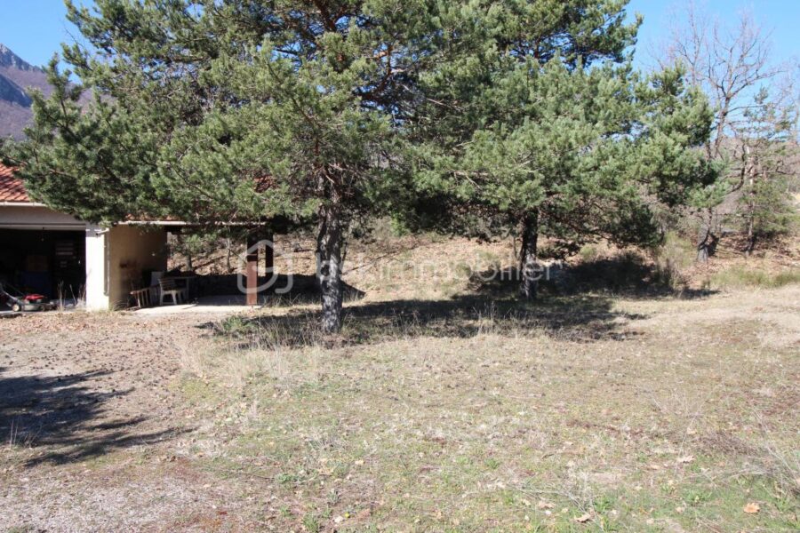 Terrain à vendre à Lardier et valenca