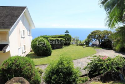 ✨ Villa d’exception avec vue mer – La Montagne (97417) – 7 pièces – 5 chambres – 350 m²