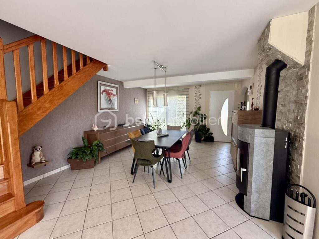 Maison familiale avec piscine chauffée – 7 pièces – 4 chambres – 150 m²