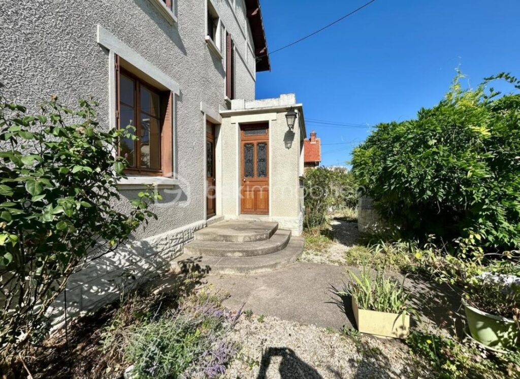 Maison 7 pièces de 170m² à CHARTRETTES (77590) – 7 pièces – 5 chambres – 170 m²