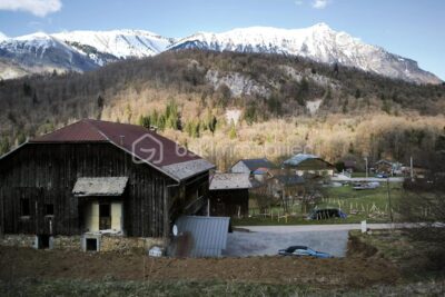 Terrain constructible libre de construction à moins de 45 minutes de Genève – vue sur la point de Marcelly – NR pièces – NR chambres – 626 m²