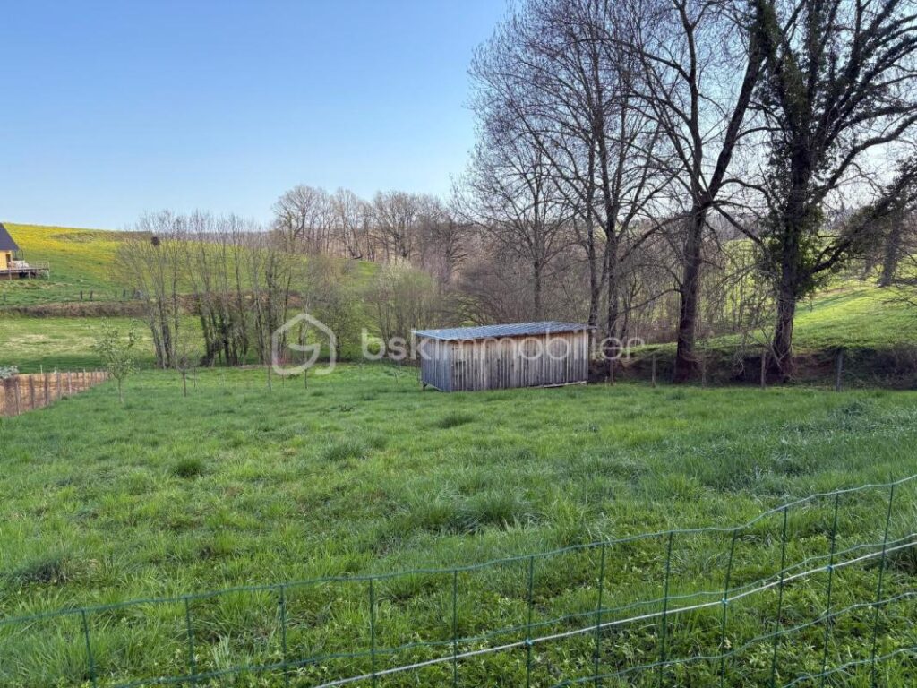 Terrain Constructible au calme – NR pièces – NR chambres – 1805 m²