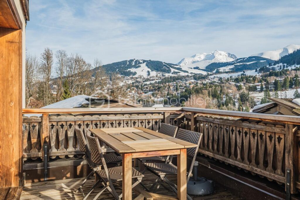 MEGEVE- CHALET FAMILIAL AU COEUR D’UN HAMEAU HISTORIQUE – 12 pièces – 7 chambres – 243 m²