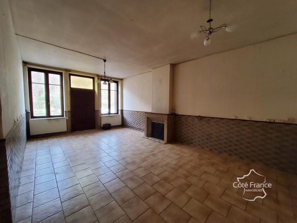 Revin 08. Maison 102 m2. Trois chambres et garage – 4 pièces – 3 chambres – 102 m²