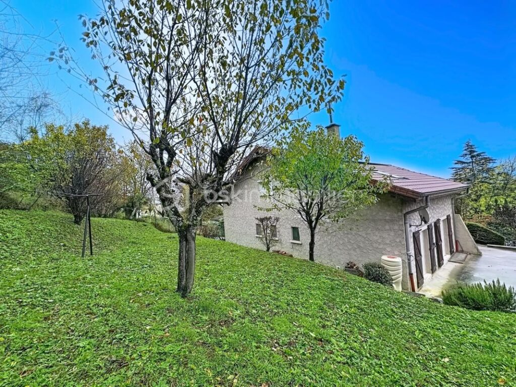 🏡 Maison familiale 7 pièces – 152 m² habitables – CLAIX – 6 pièces – 5 chambres – 152 m²