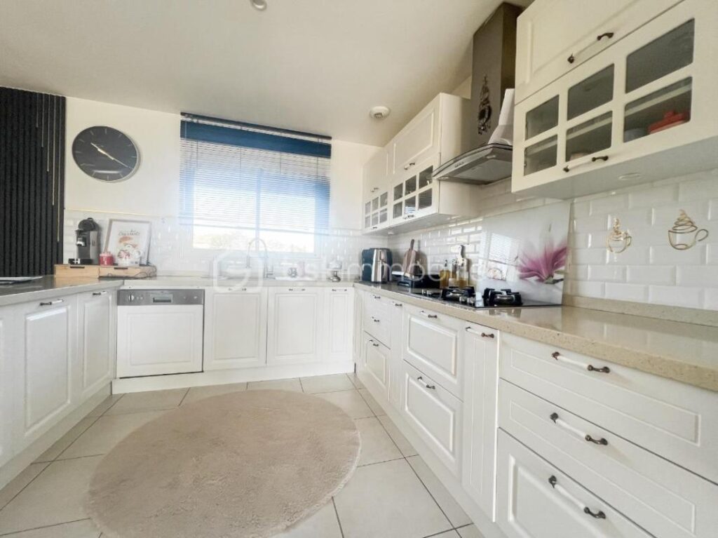 Maison récente de 113 m2 de plain-pied avec piscine, 3 chambres – 5 pièces – 3 chambres – 113 m²