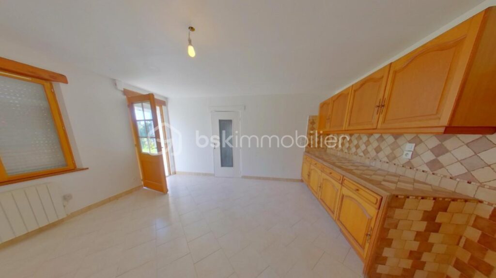 Longère de 92 m² sur 4065 m² de terrain – 6 pièces – 3 chambres – 92 m²