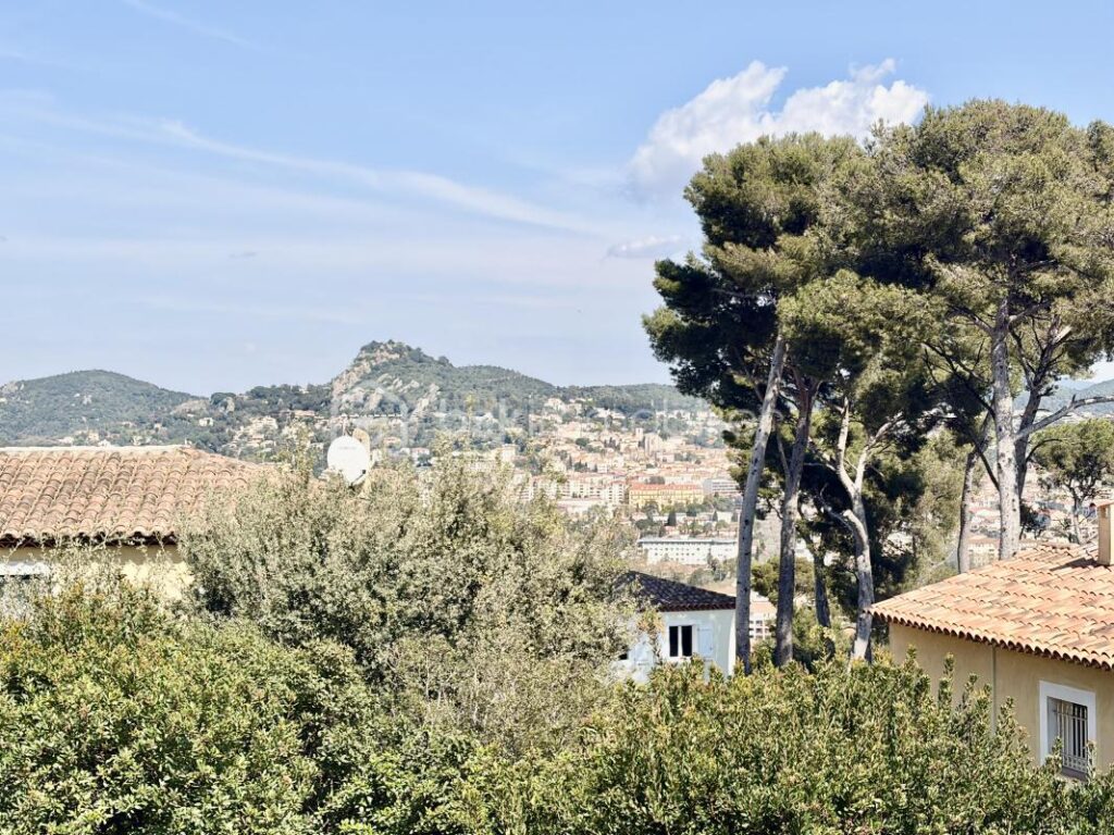 DPT VAR (83) – VUE MER PANORAMIQUE A COUPER LE SOUFLE POUR CE BEL APPARTEMENT – 4 pièces – 2 chambres – 80 m²