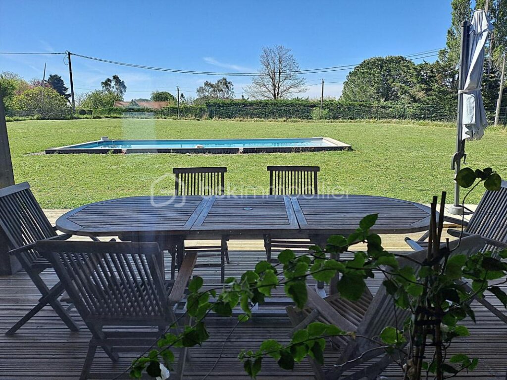 Maison en bois T6 sur 3580 m² – 6 pièces – 4 chambres – 136 m²