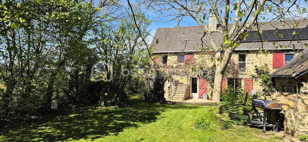 Maison de caractère en pierre rénovée – 7 pièces – 4 chambres – 165 m²