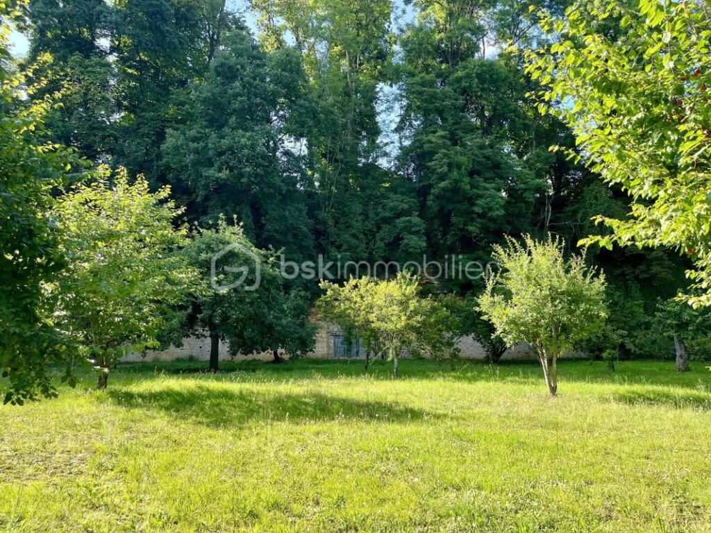 Maison d’architecte de 298 m² dans parc arboré de 7609 m² – 11 pièces – 7 chambres – 298 m²