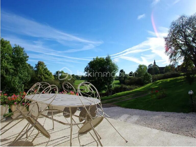 Maison de caractère avec activité touristique – Clomot – 4 pièces – 2 chambres – 98 m²