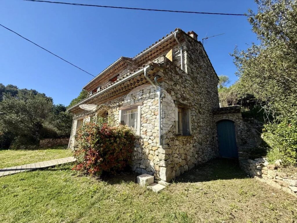 Lascours_Maison de type 3 91.08m² avec garage et dépendance sur 3000m² de terrain – 3 pièces – 2 chambres – 91 m²