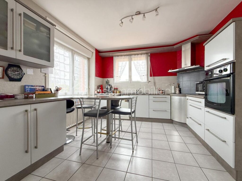 Maison familiale avec vue mer à moins de 400 mètres de la plage des trois moutons – 9 pièces – 5 chambres – 143 m²